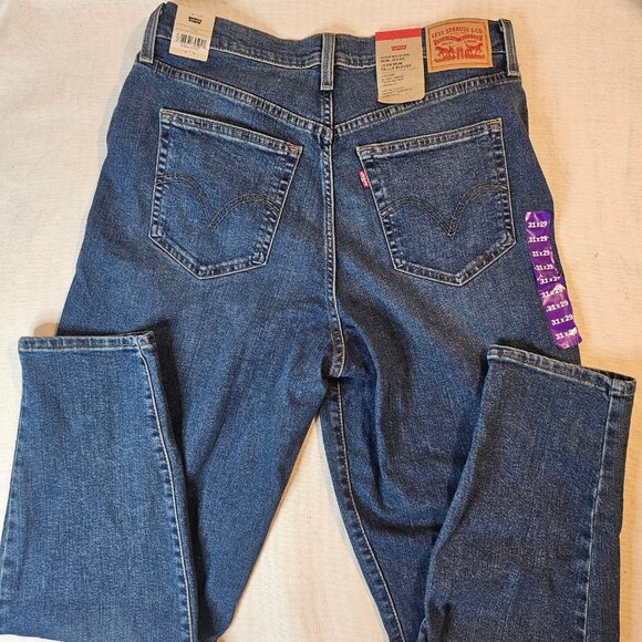 Levi's Women's High Waisted Mom Jeans - Size 31/29 - Picture 5 of 9
